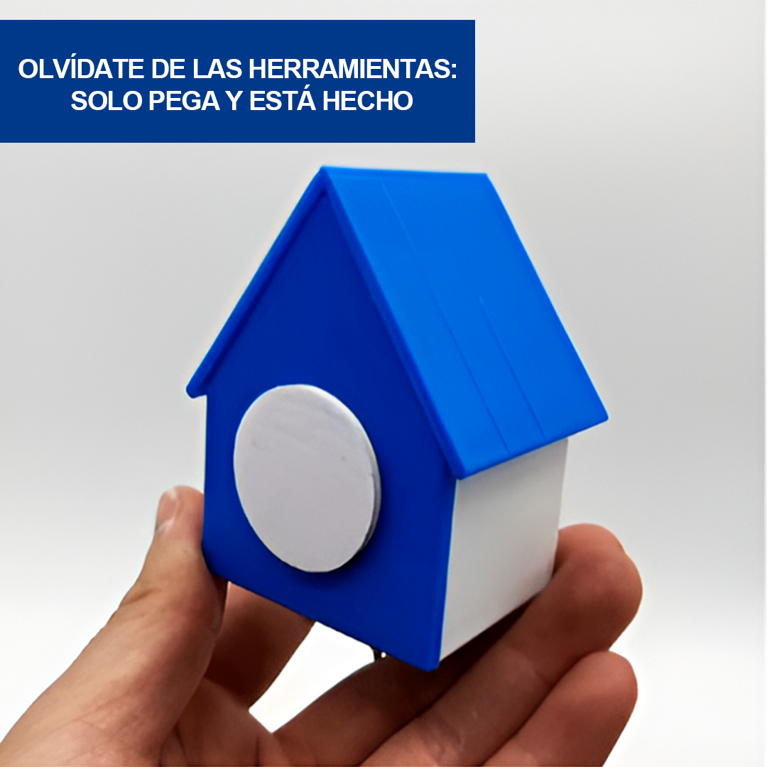 Llavero de Perrito Blanco con Casita